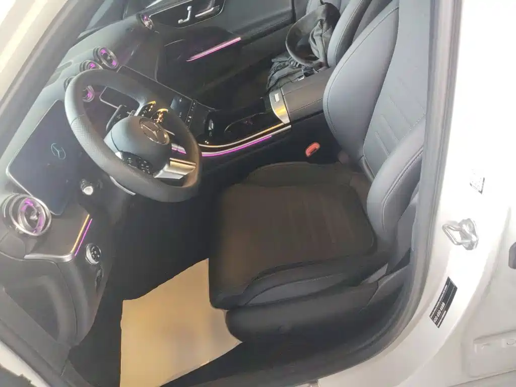 Mercedes-Benz C-Class 2023 — фото 11