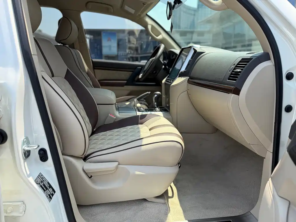 Toyota Land Cruiser 2020 — фото 12