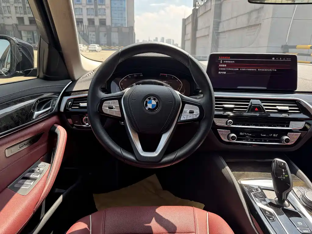 BMW 5 Series 2021 — фото 13