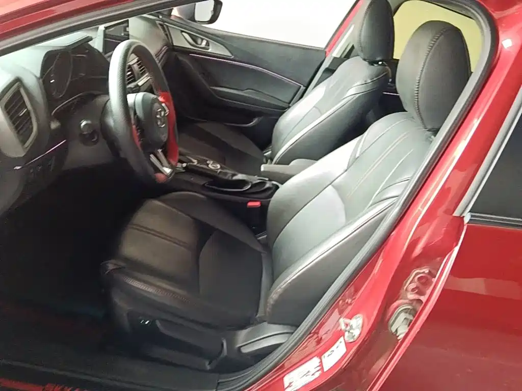 Mazda 3 Axela 2018 — фото 15