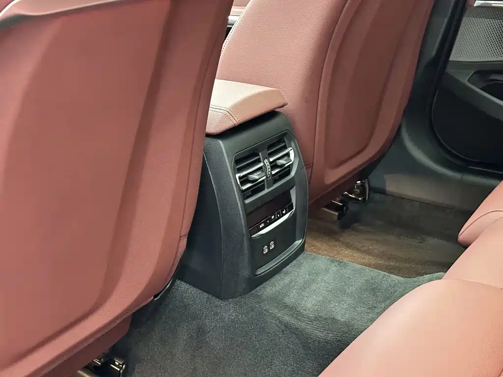 BMW 3 Series 2023 — фото 18