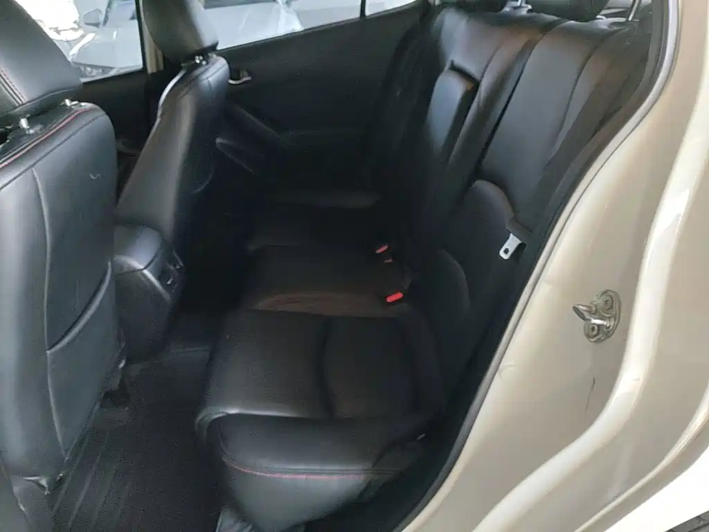 Mazda 3 Axela 2018 — фото 17