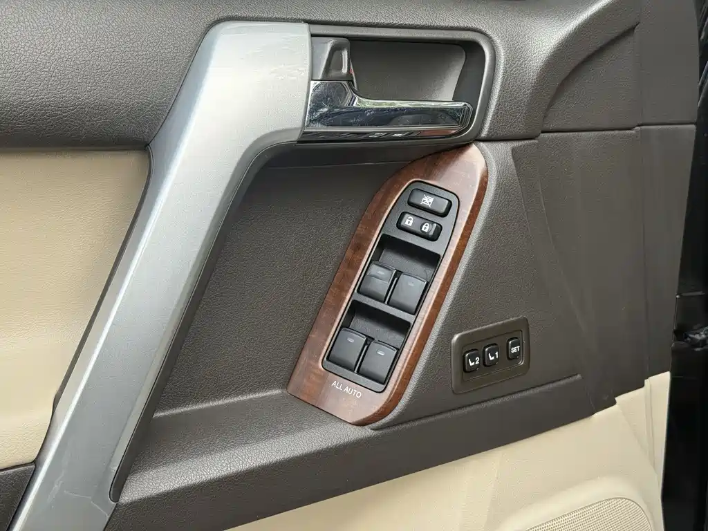 Toyota Prado 2013 — фото 17
