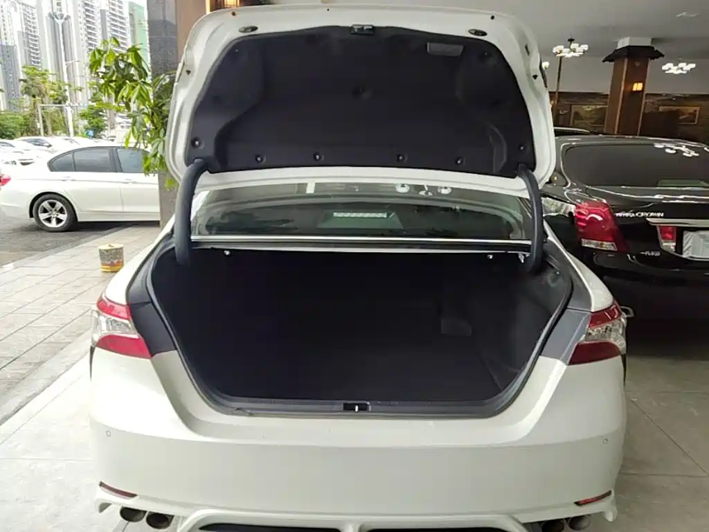 Toyota Camry 2023 — фото 19