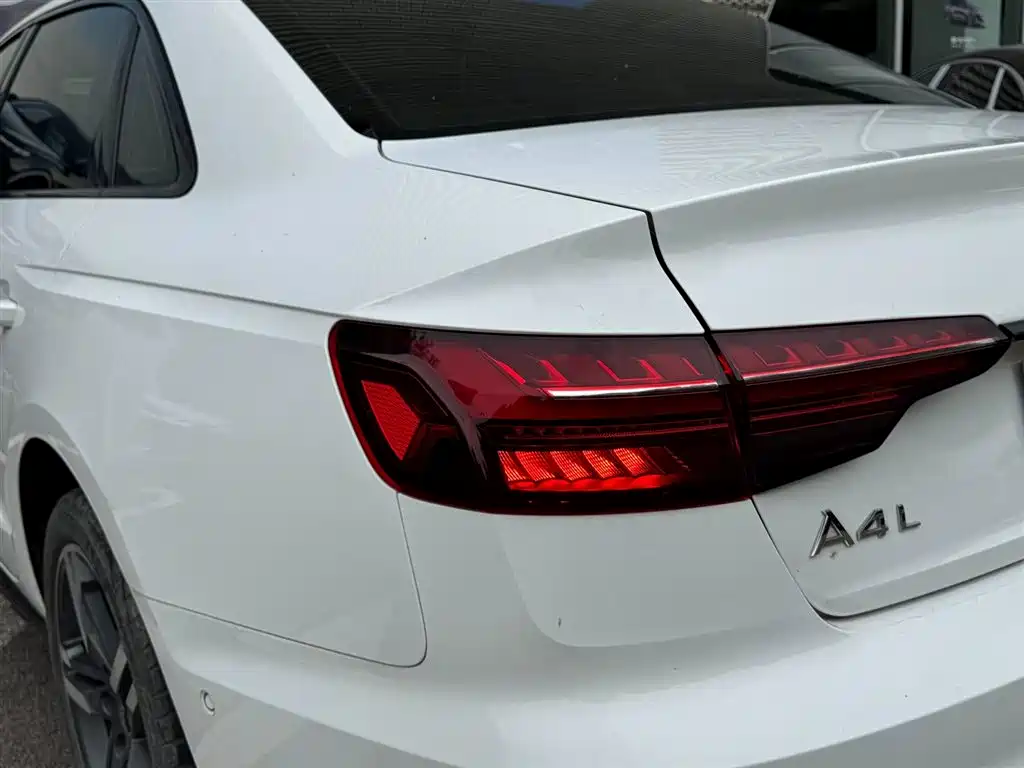 Audi A4L 2023 — фото 30