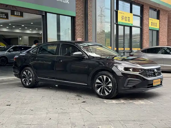 Volkswagen Passat 2025
