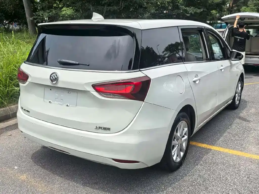 Buick GL6 2017