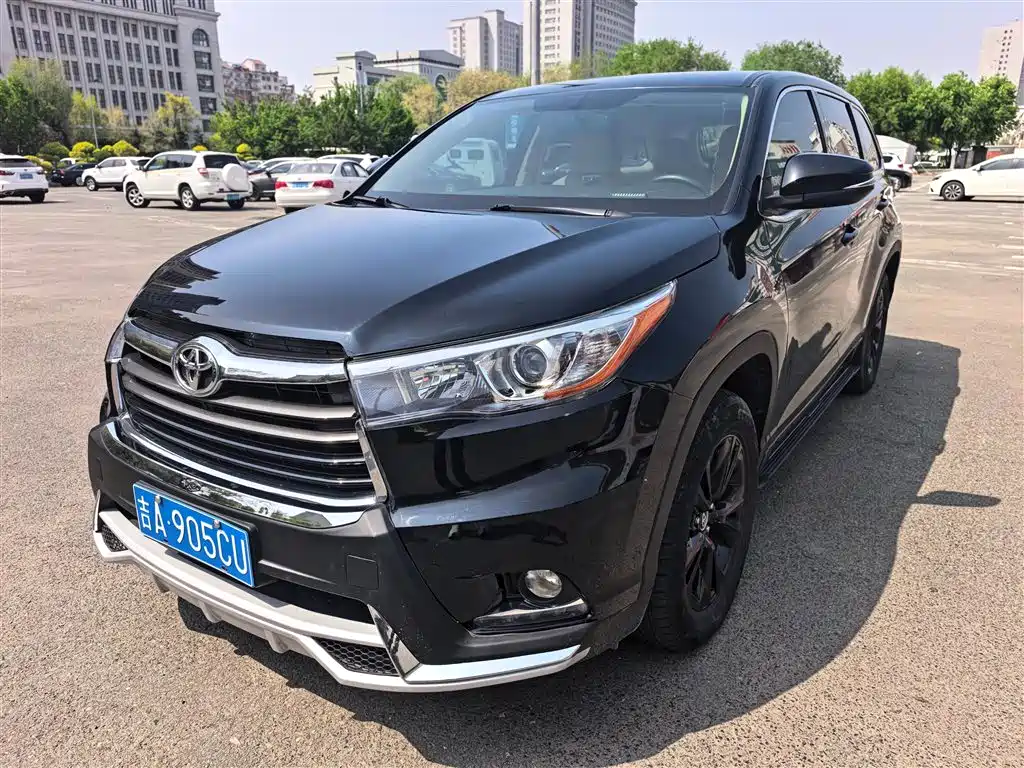 Toyota Highlander 2018 — фото 1