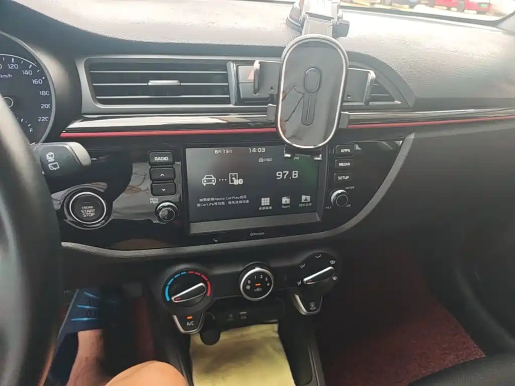 Kia KX Cross 2020 — фото 13