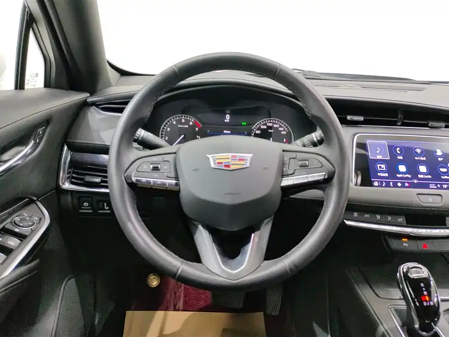 Cadillac XT4 2021 — фото 15