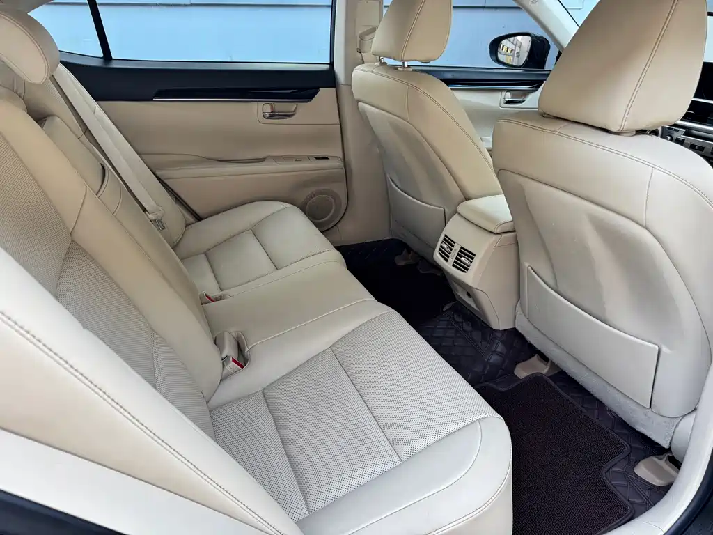Lexus ES 2015 — фото 14