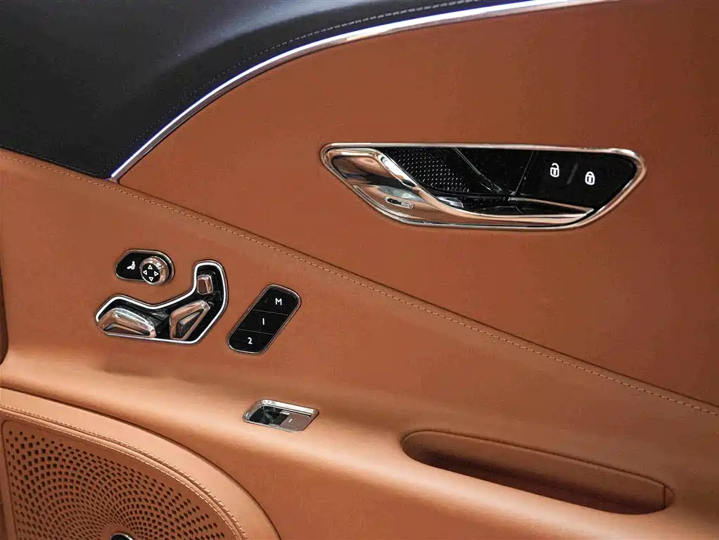 Bentley Flying Spur 2024 — фото 19