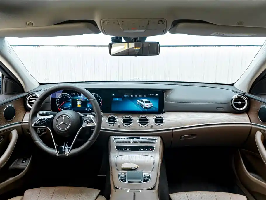 Mercedes-Benz E-Class 2024 — фото 14
