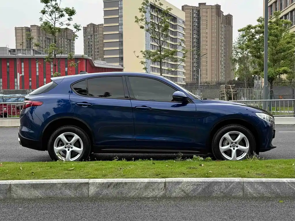 Alfa Romeo Stelvio 2018 — фото 13