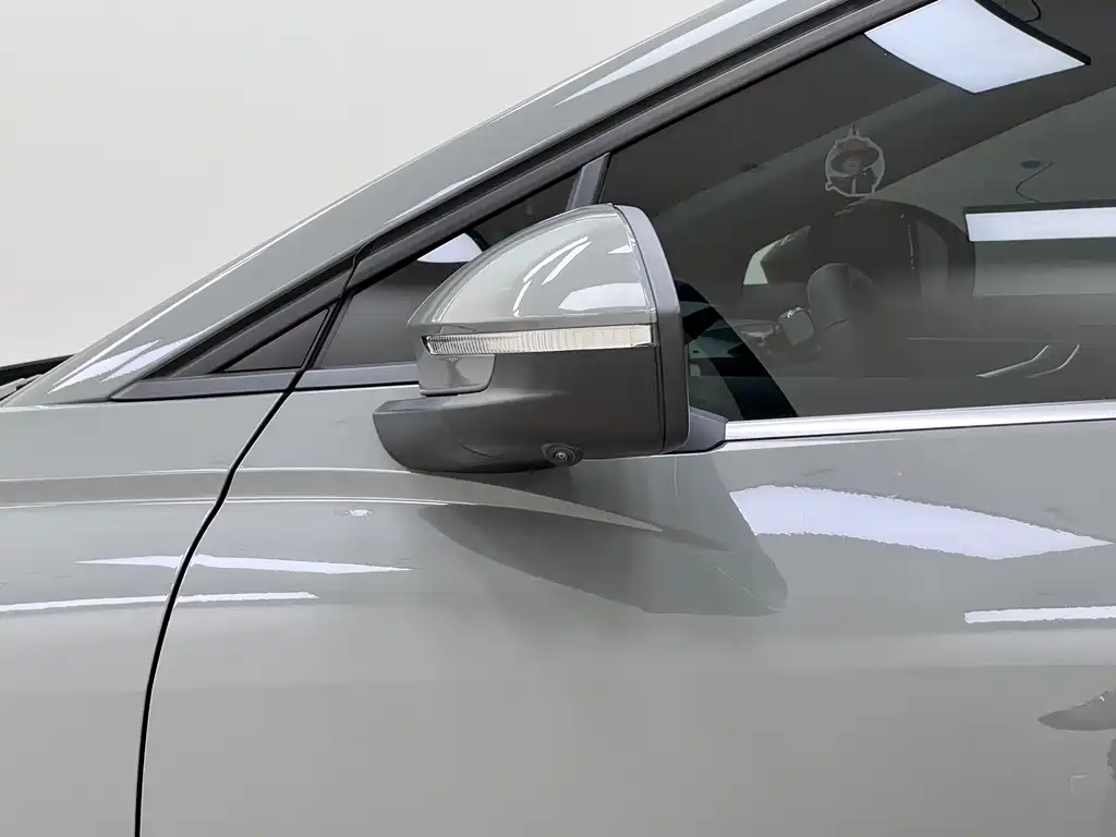 Audi Q4 e-tron 2022 — фото 10