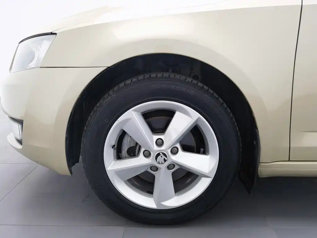Skoda Octavia 2014 — фото 17
