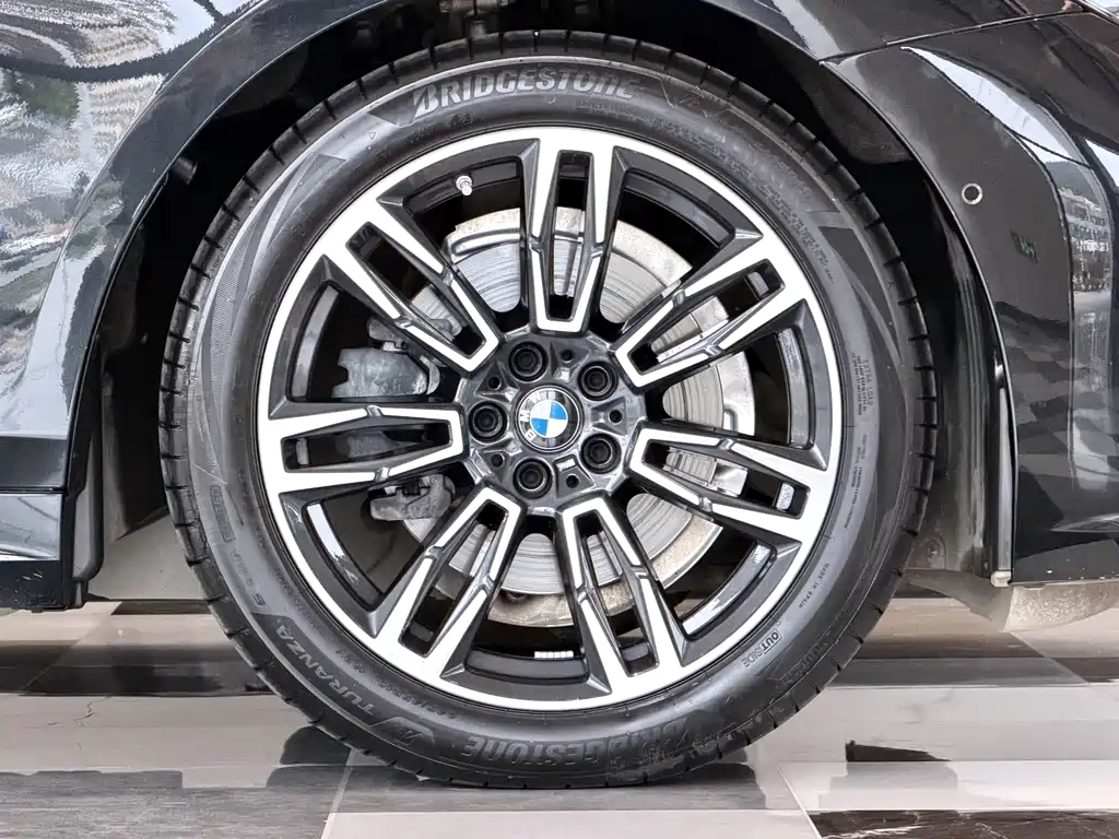 BMW 5 Series 2024 — фото 10