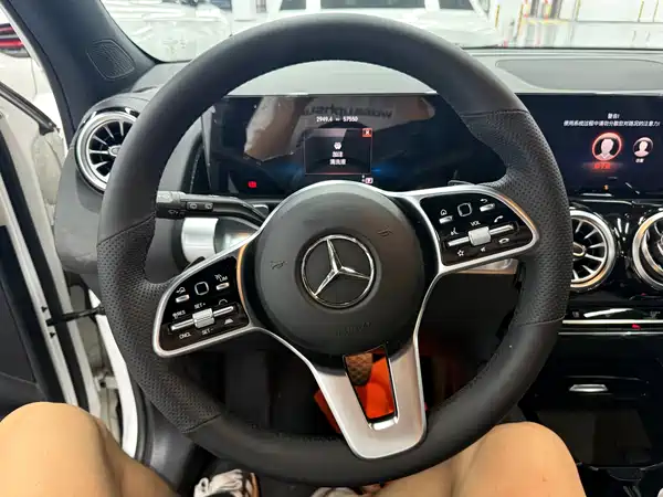 Mercedes-Benz EQB 2023