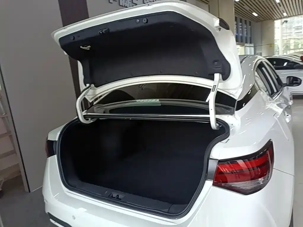 Nissan Sylphy 2022 — фото 19