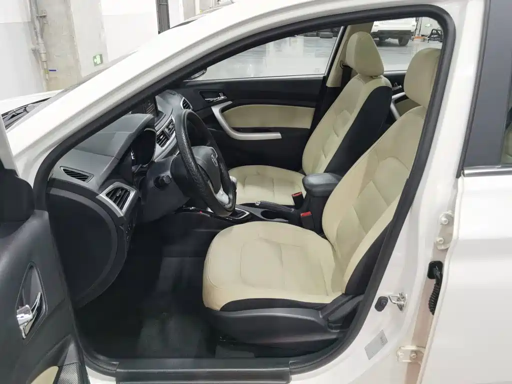 Changan Yuexiang V7 2017 — фото 10