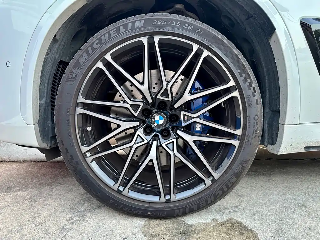BMW X5 M 2025 — фото 18