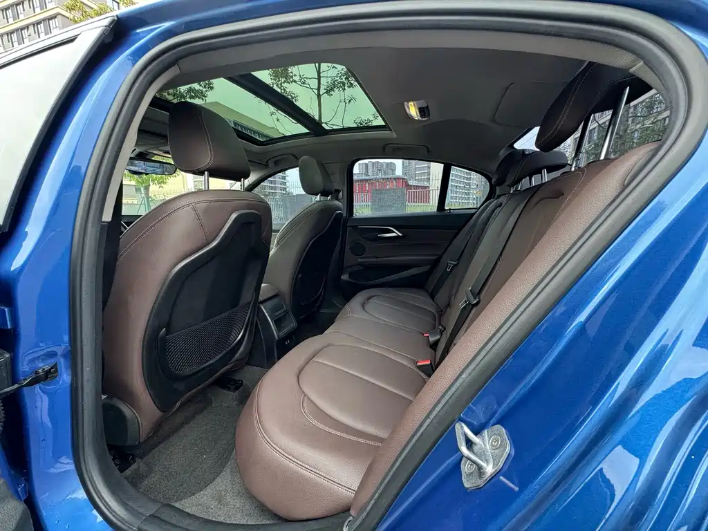 BMW 1 Series 2020 — фото 13