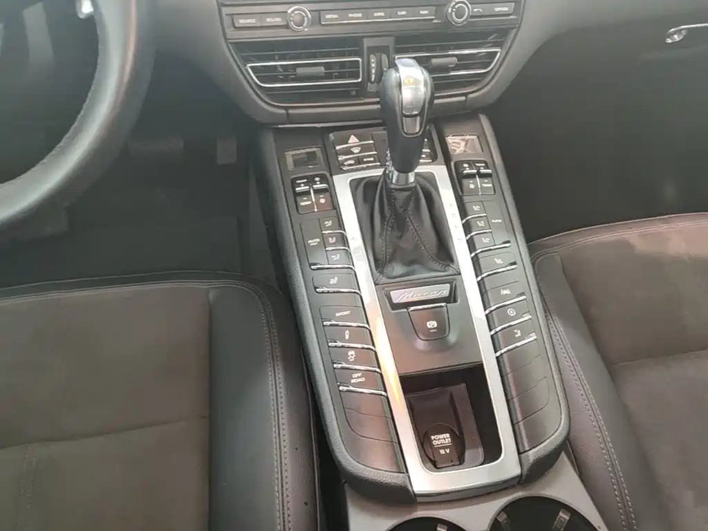 Porsche Macan 2019 — фото 14