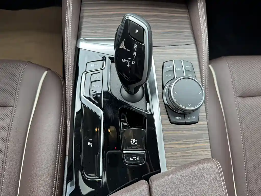 BMW 5 Series 2023 — фото 14