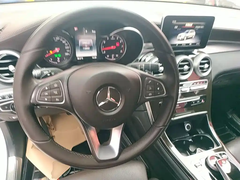 Mercedes-Benz GLC 2018 — фото 11