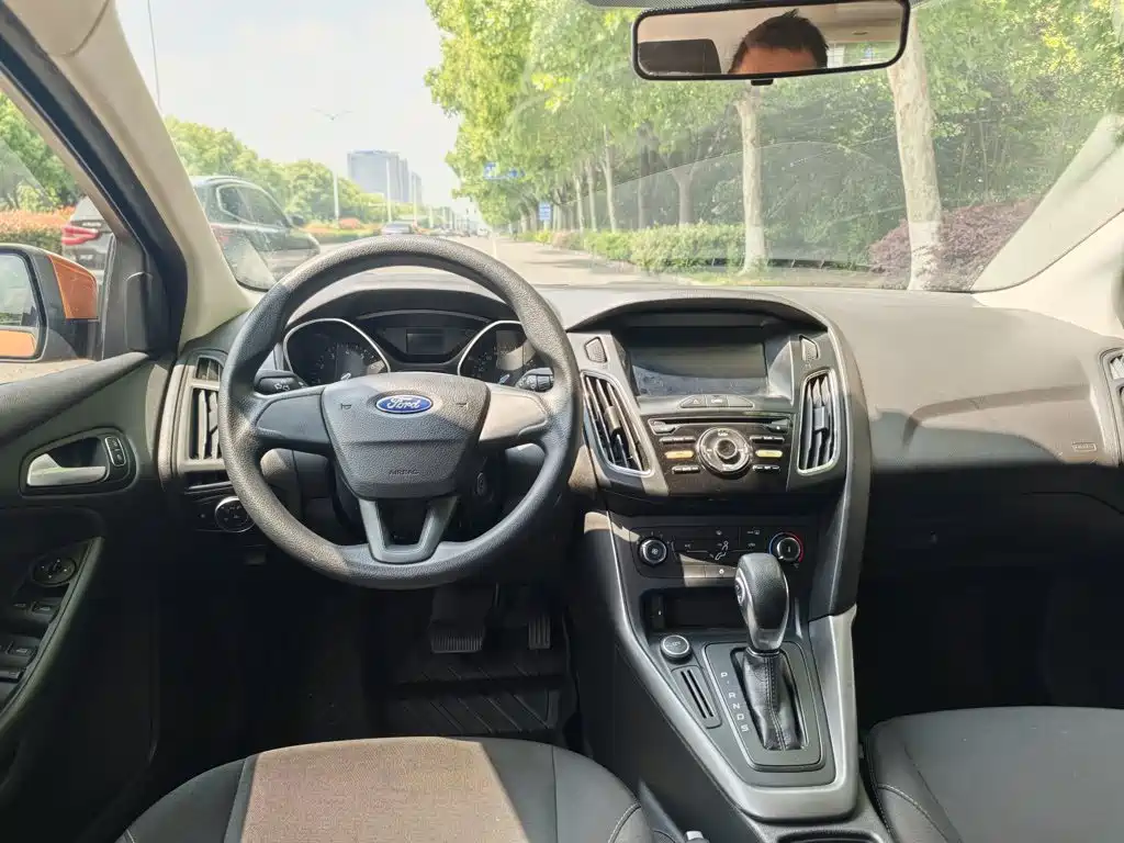 Ford Focus 2017 — фото 17