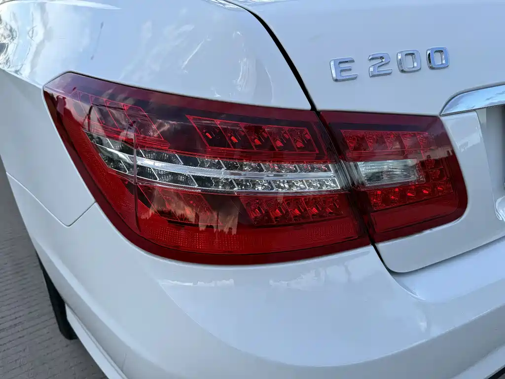 Mercedes-Benz E-Class 2013 — фото 18