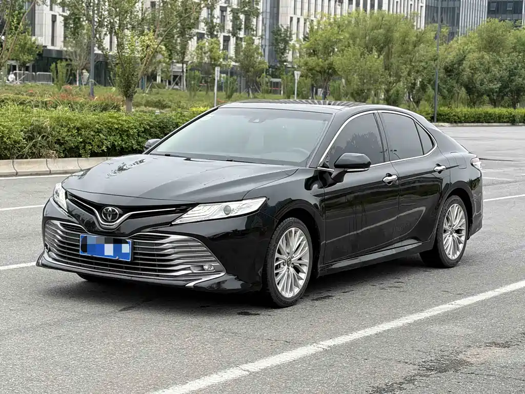 Toyota Camry 2018 — фото 1