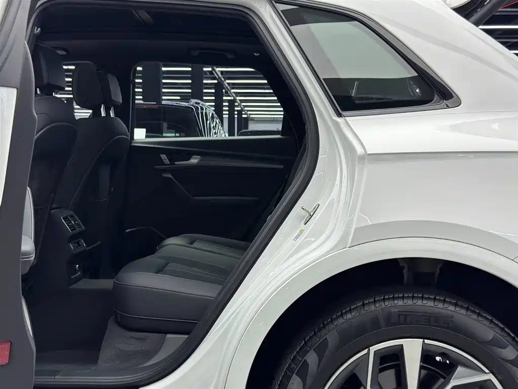 Audi Q5L 2023 — фото 8