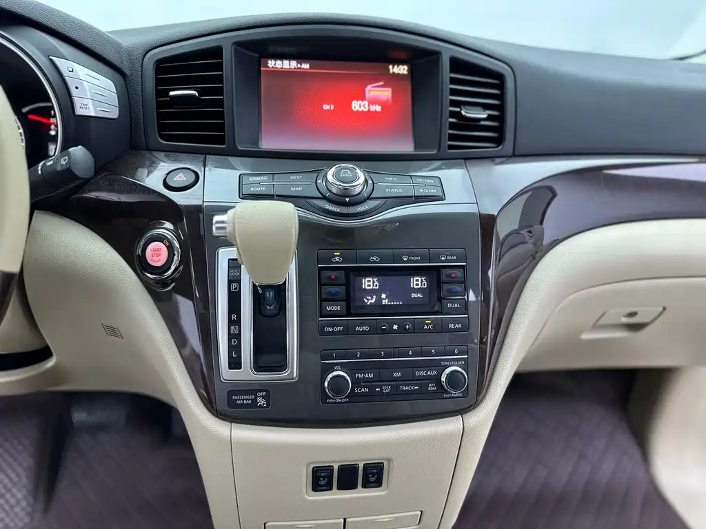 Nissan Quest 2017 — фото 18