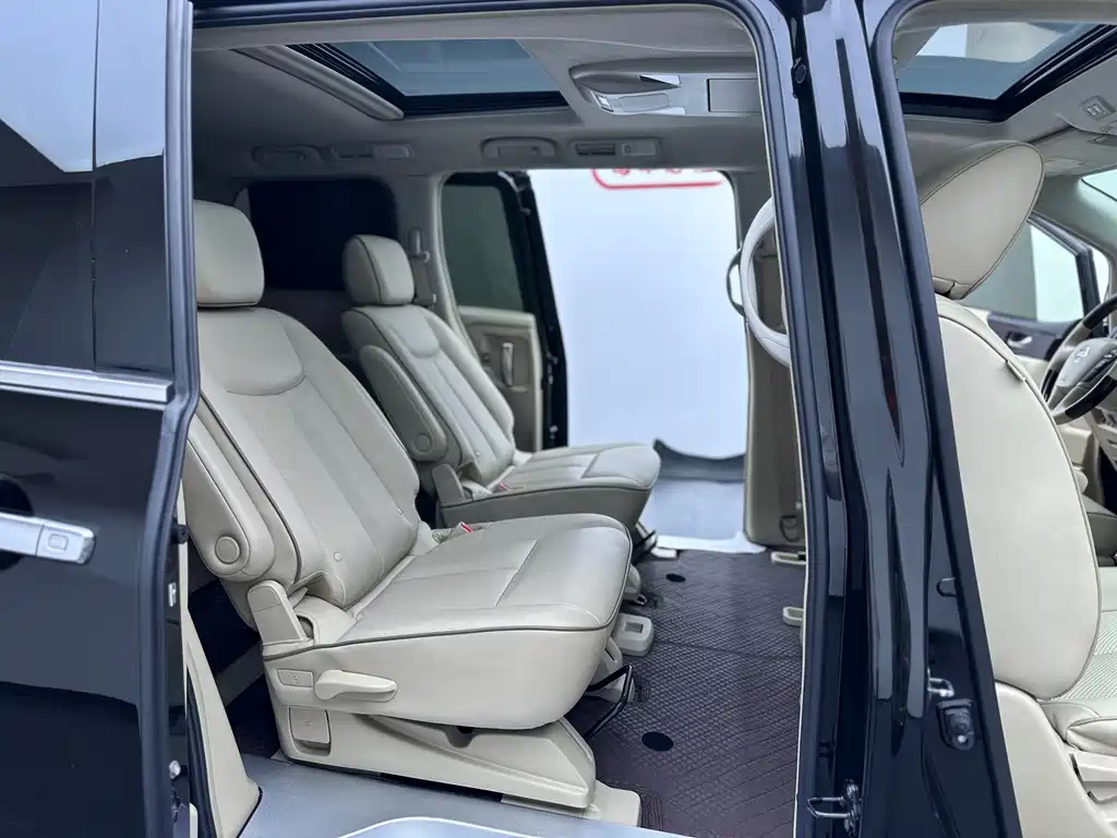 Nissan Quest 2017 — фото 24