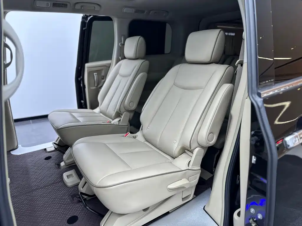 Nissan Quest 2017 — фото 25