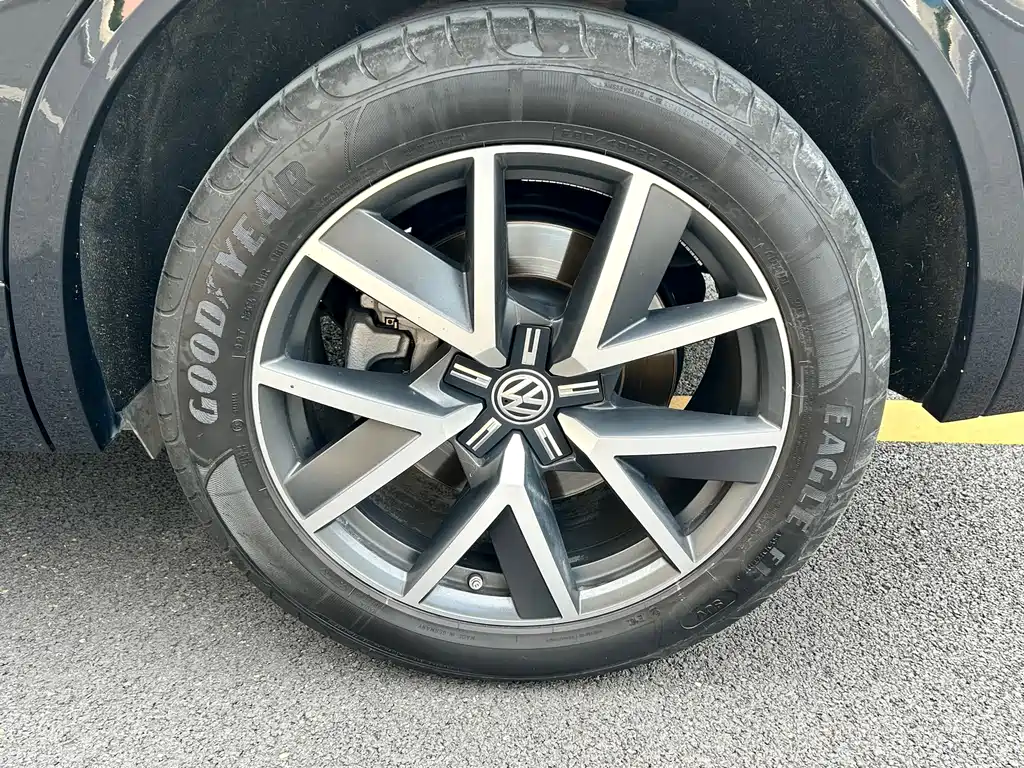 Volkswagen Touareg 2020 — фото 12
