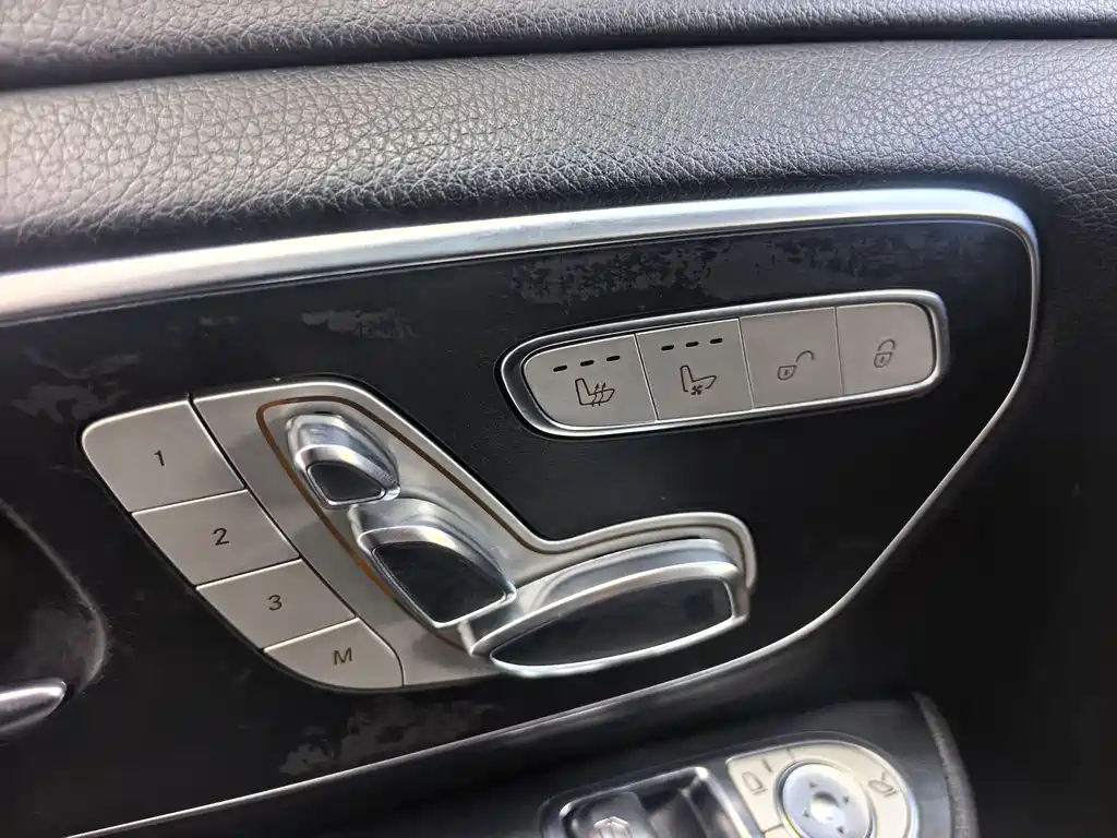 Mercedes-Benz V-Class 2020 — фото 18