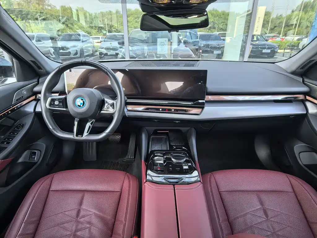 BMW i5 2025 — фото 7