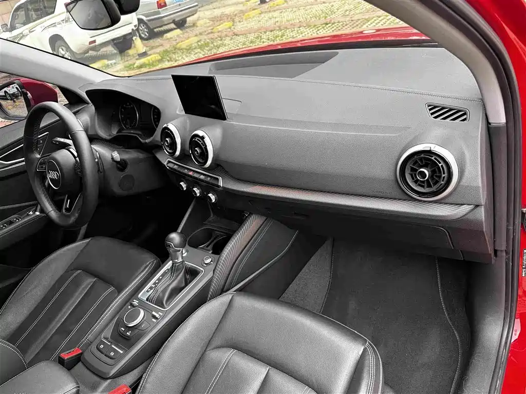 Audi Q2L 2023 — фото 14