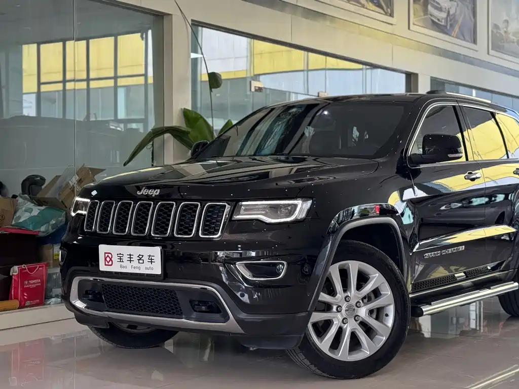 Jeep Grand Cherokee 2018 — фото 13