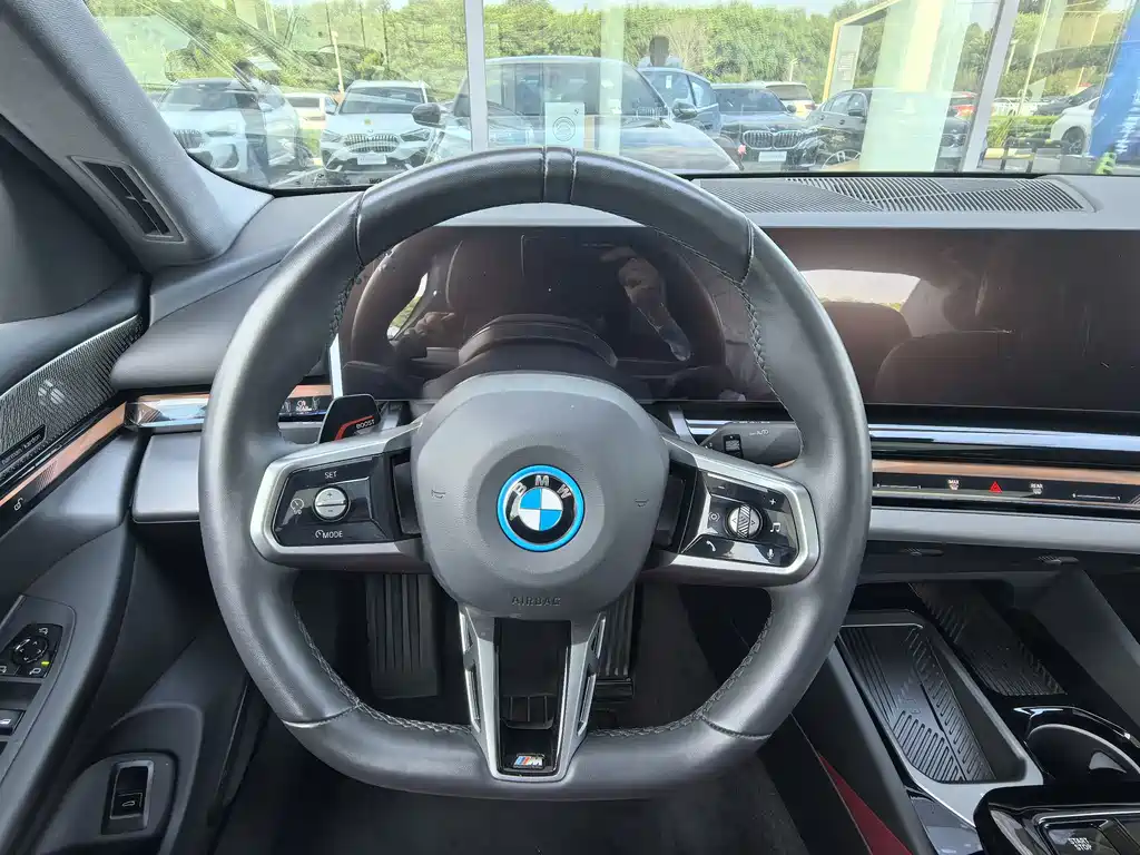 BMW i5 2025 — фото 8