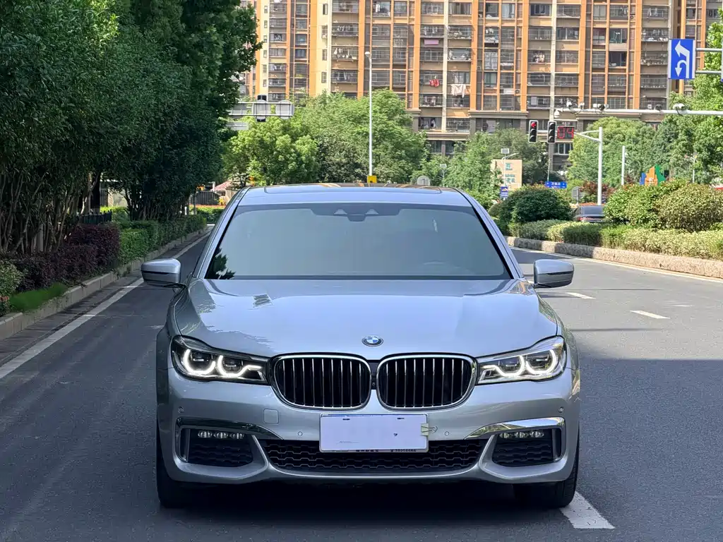 BMW 7 Series 2017 — фото 2