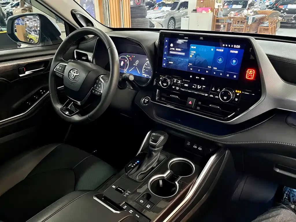 Toyota Highlander 2023 — фото 16