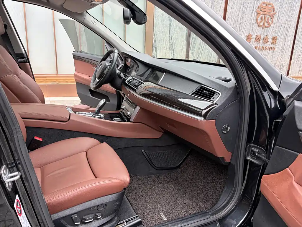 BMW 5 Series GT 2013 — фото 13