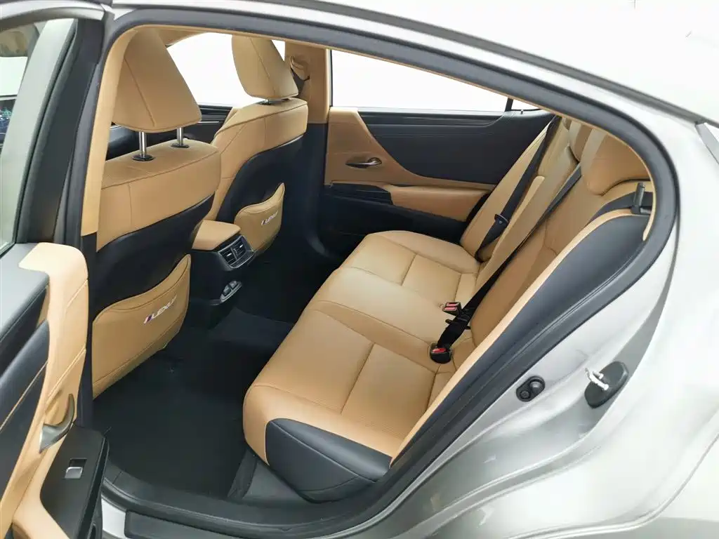 Lexus ES 2023 — фото 15