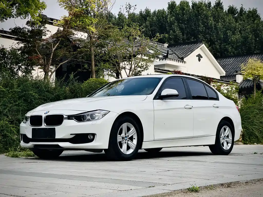 BMW 3 Series 2014 — фото 1