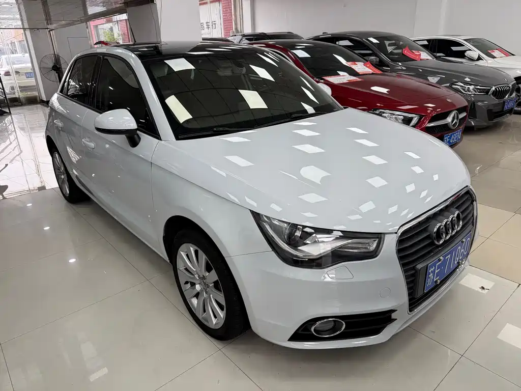 Audi A1 2015 — фото 12