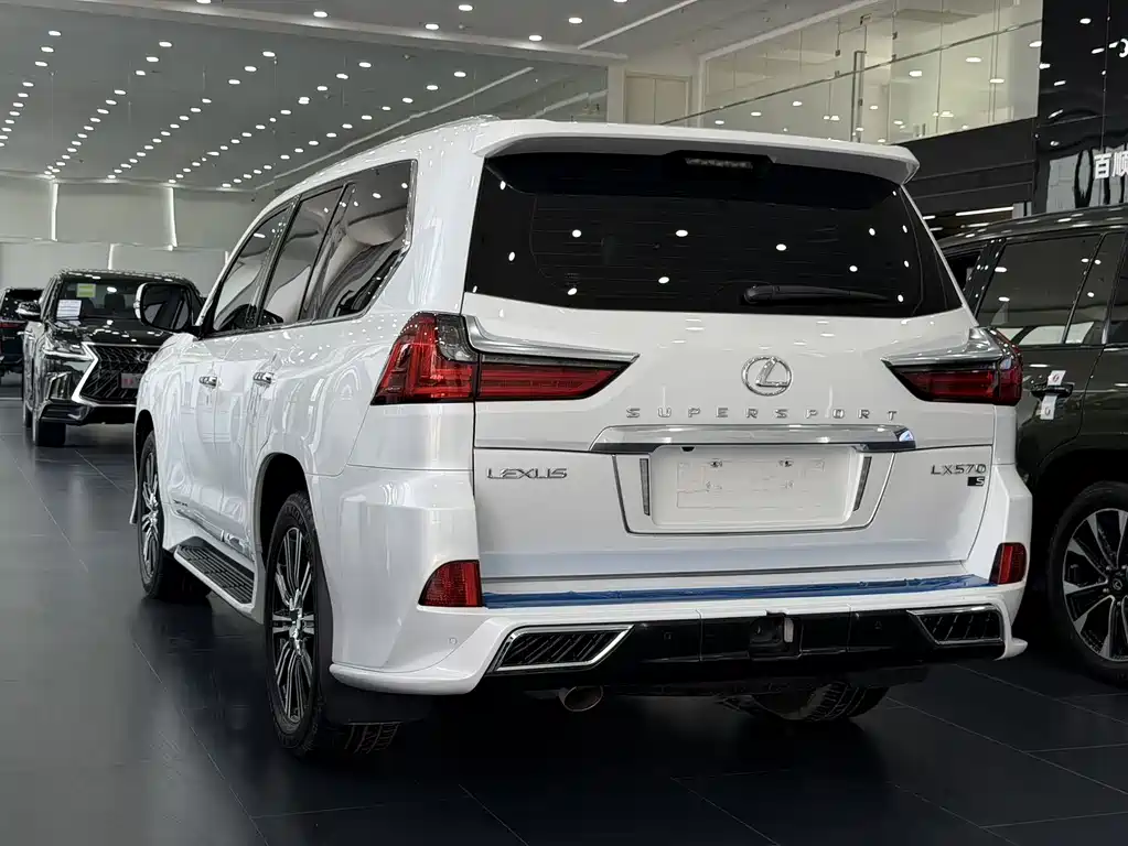 Lexus LX 2019 — фото 13