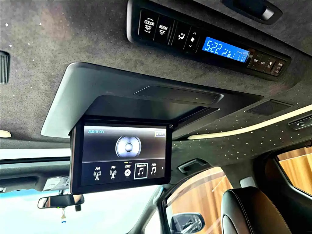 Toyota Alphard 2017 — фото 16
